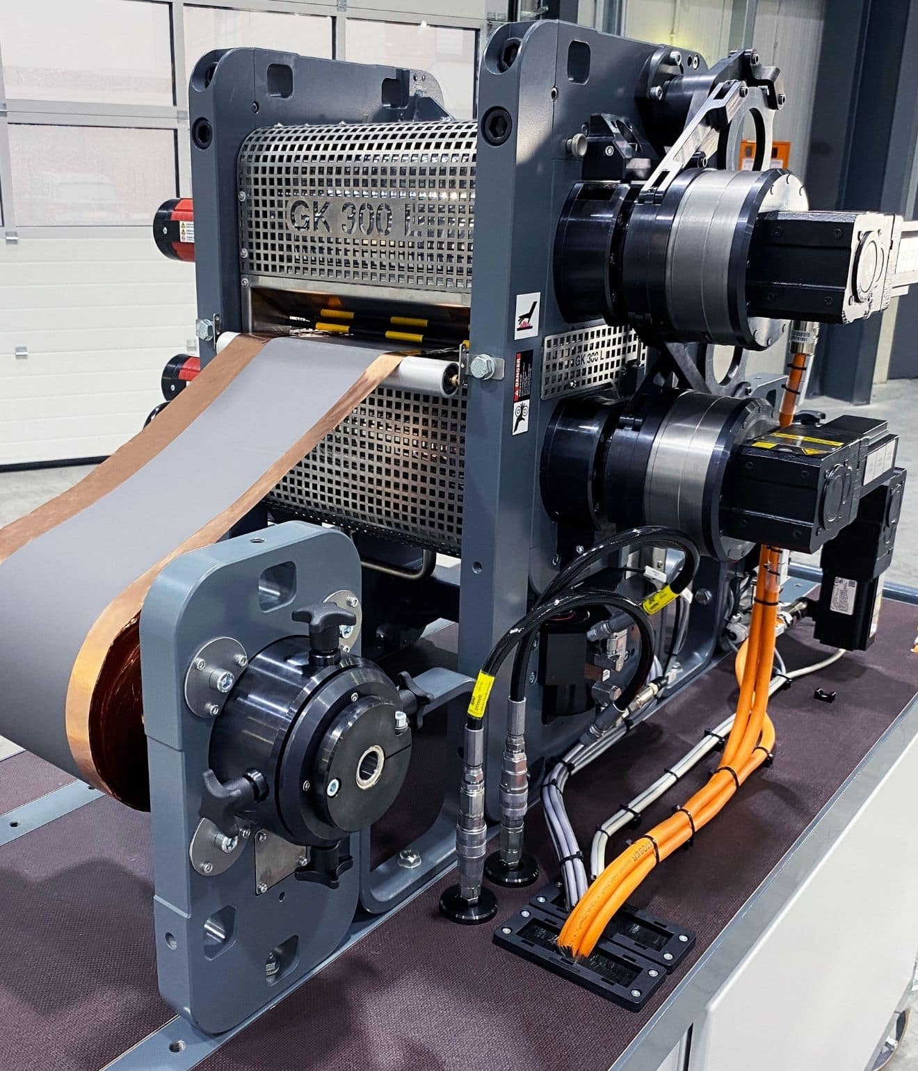 Lithium-ion Batteries With Higher Performance: Project Team Scales Roll Structuring in Electrode Production